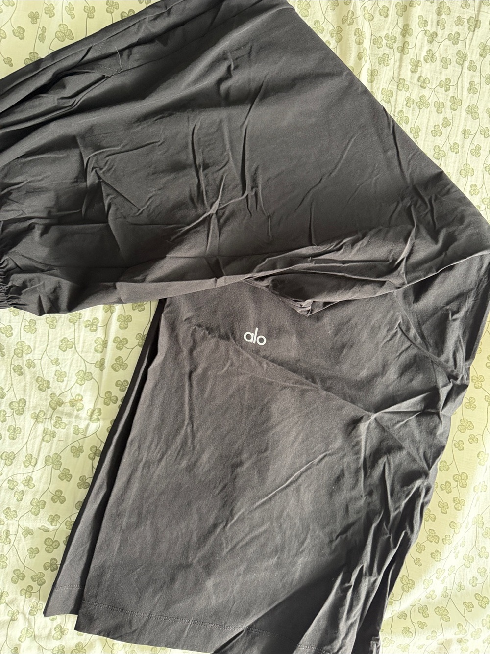 ALO Yoga Men’s Black Logo Tee